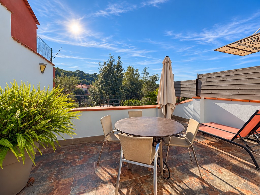 LA TERRASSE · 20 CARRER DE SANT ELME