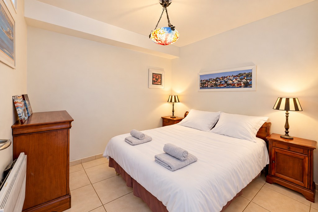 Chambre avec lit double