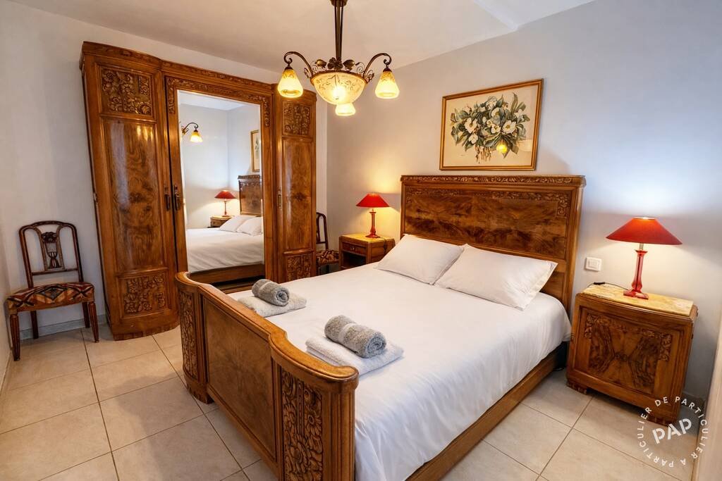 Chambre avec lit double