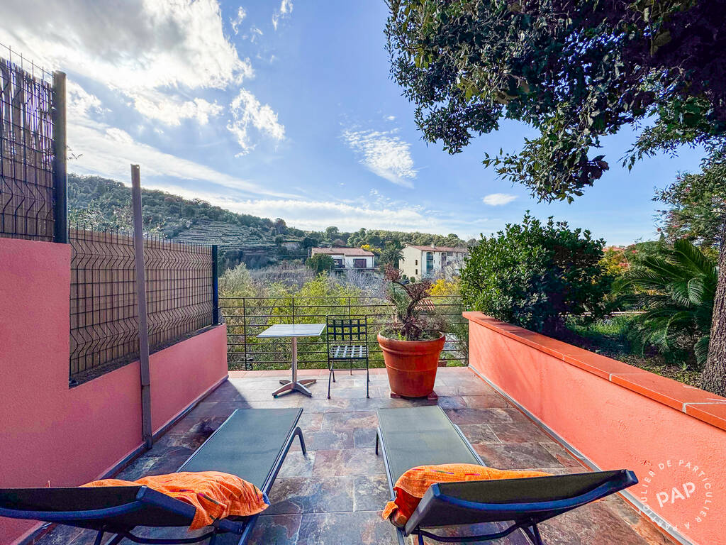 Terrasse avec transats, vue dégagée
